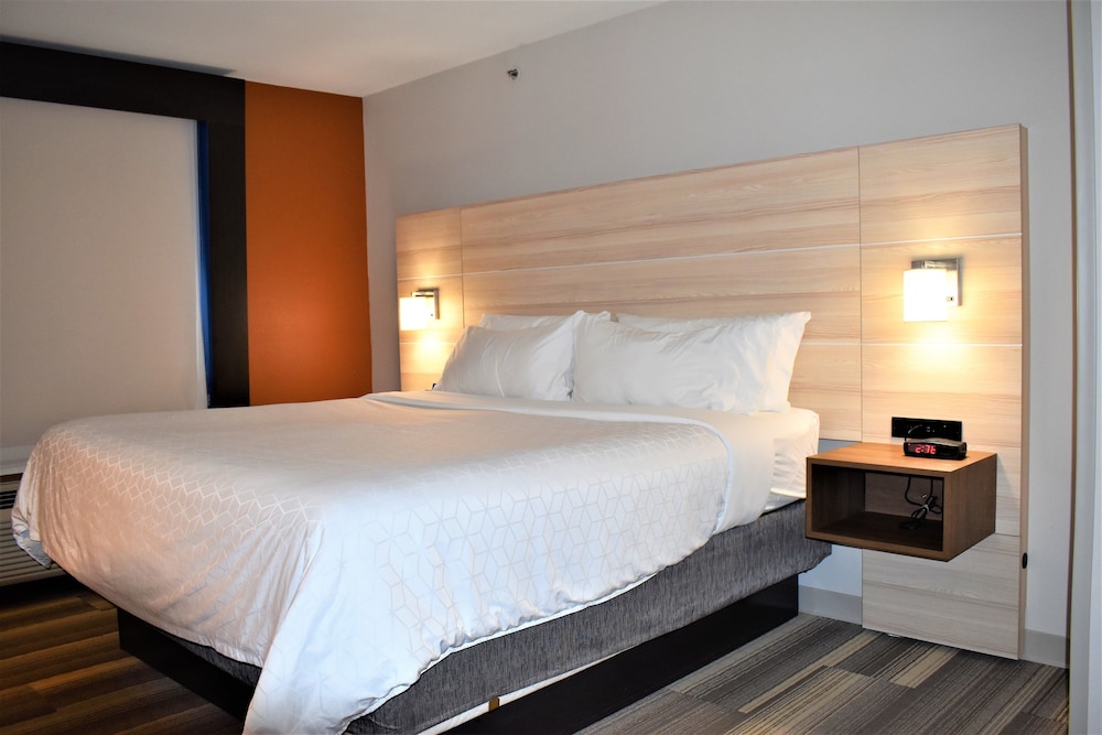 Holiday Inn Express Hotel And Suites Sedalia 25/60