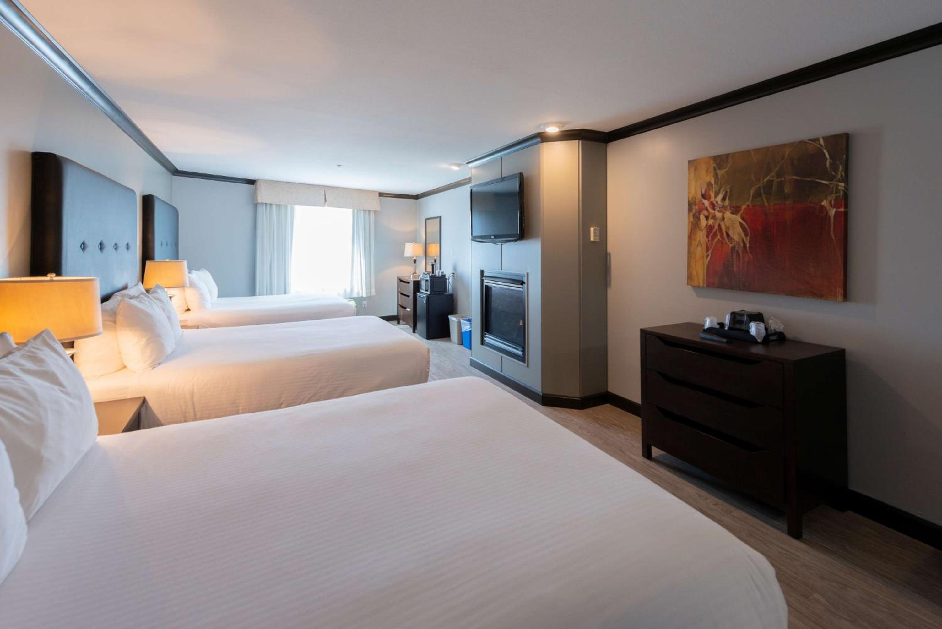 Suite, 3 Queen Beds, Queen Bed