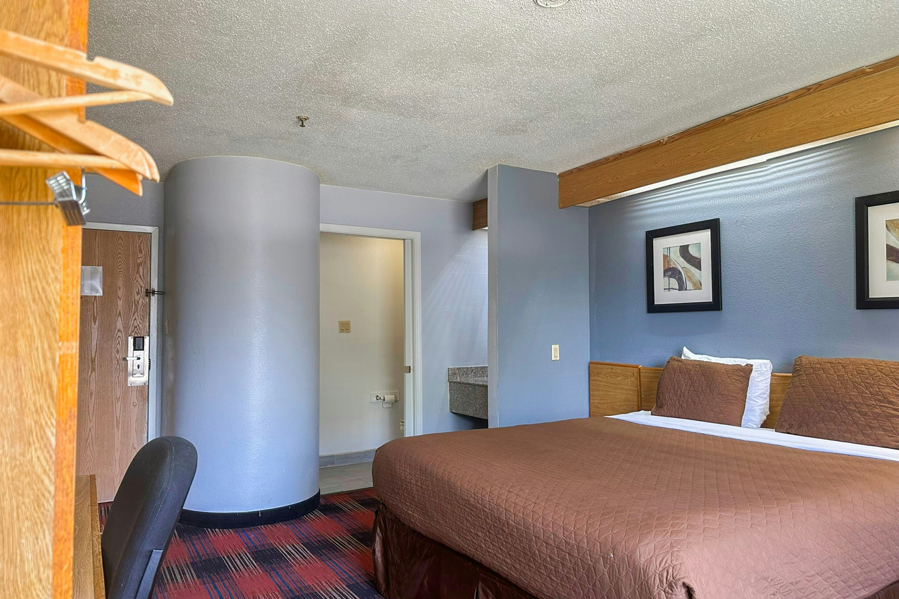 ROOM, QUEEN BED, ACCESSIBLE