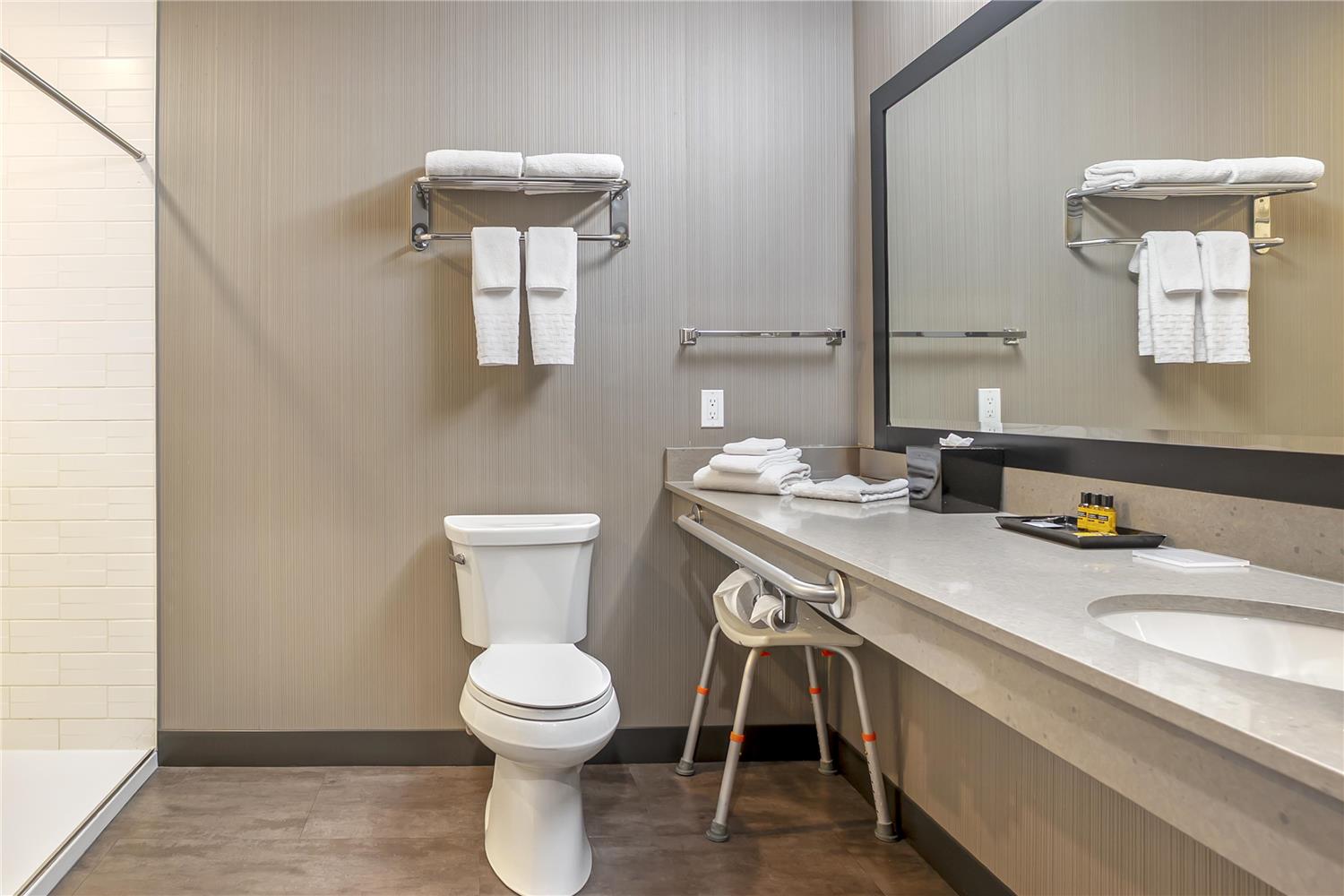 Best Western Plus East Side 68/69