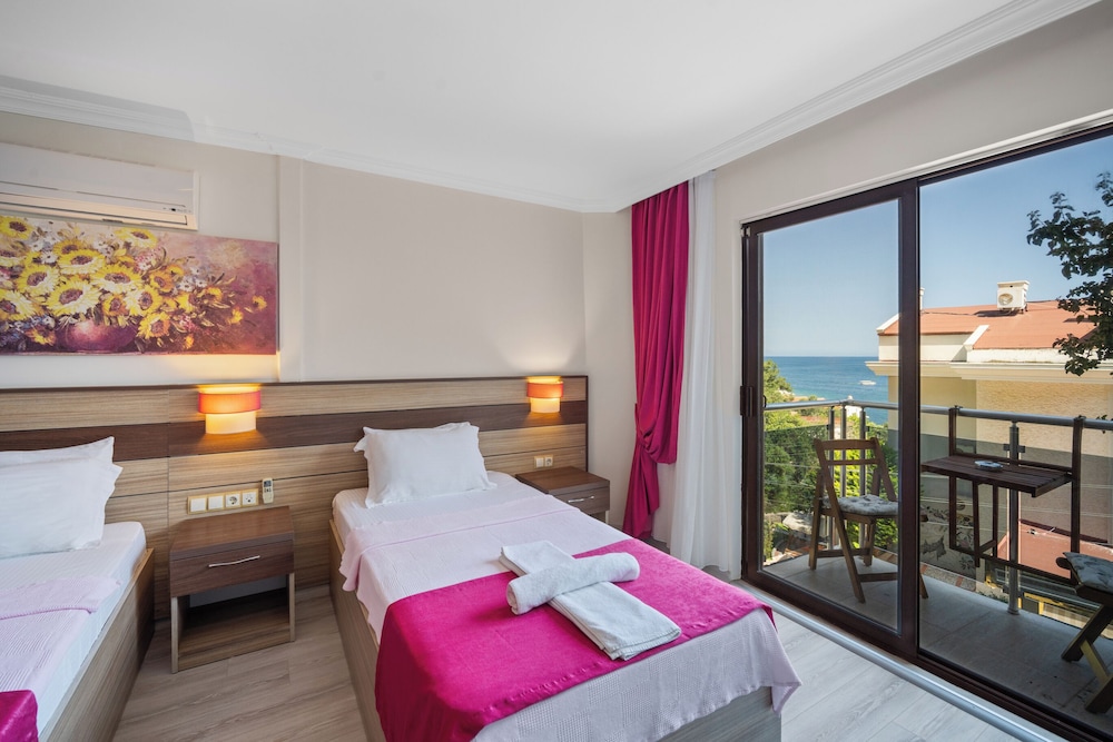 Eden Pyara Hotel Turunc 56/106