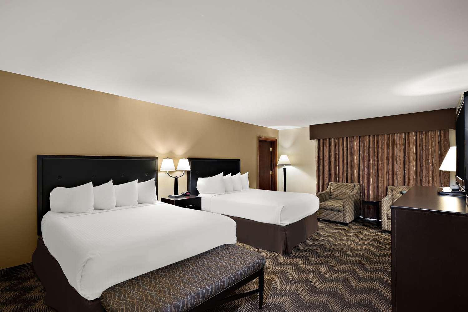 2 Bedrooms, Suite, 3 Queen Beds