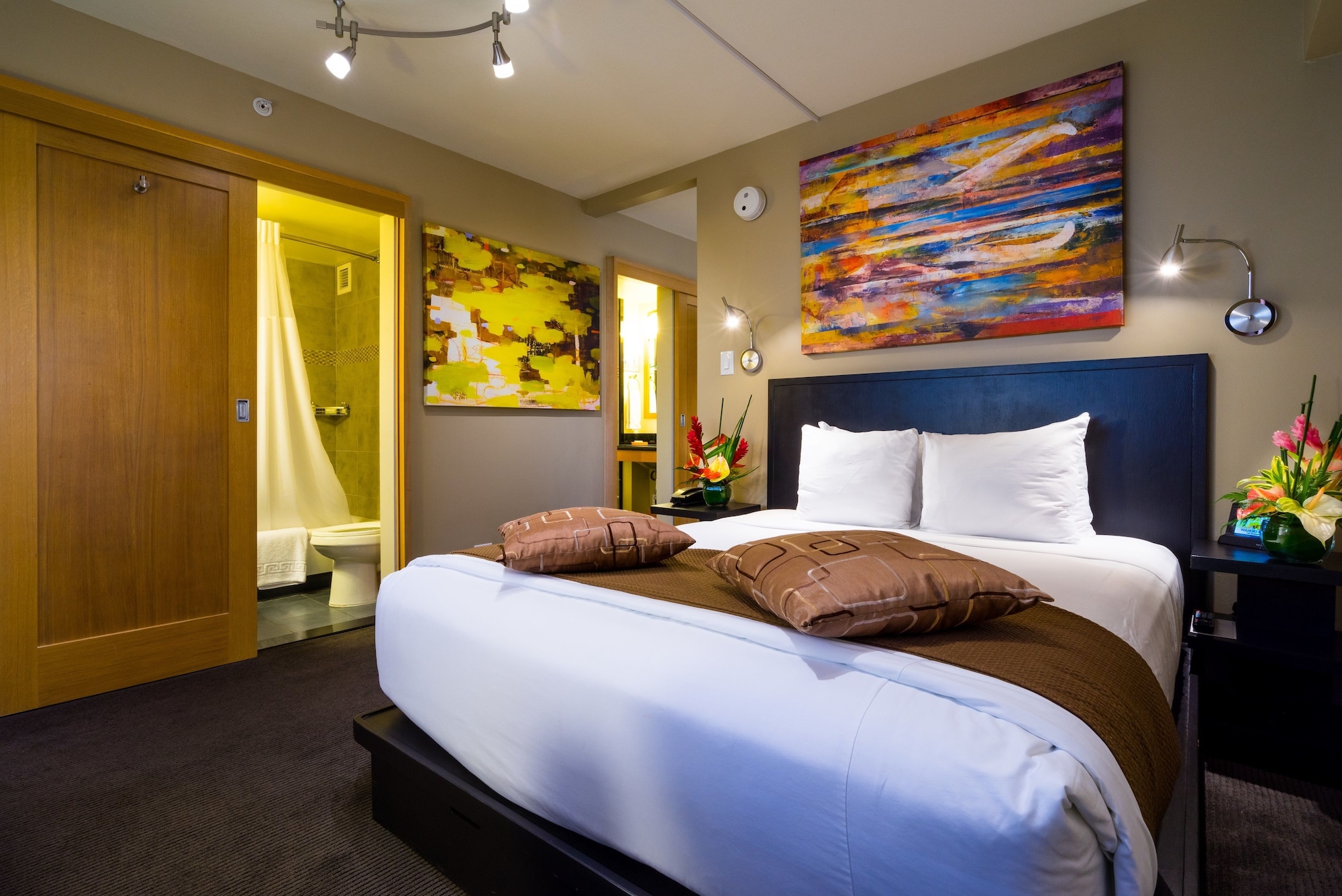 LIFESTYLE, FAMILY SUITE, 2 QUEEN BEDS, CITY VIEW