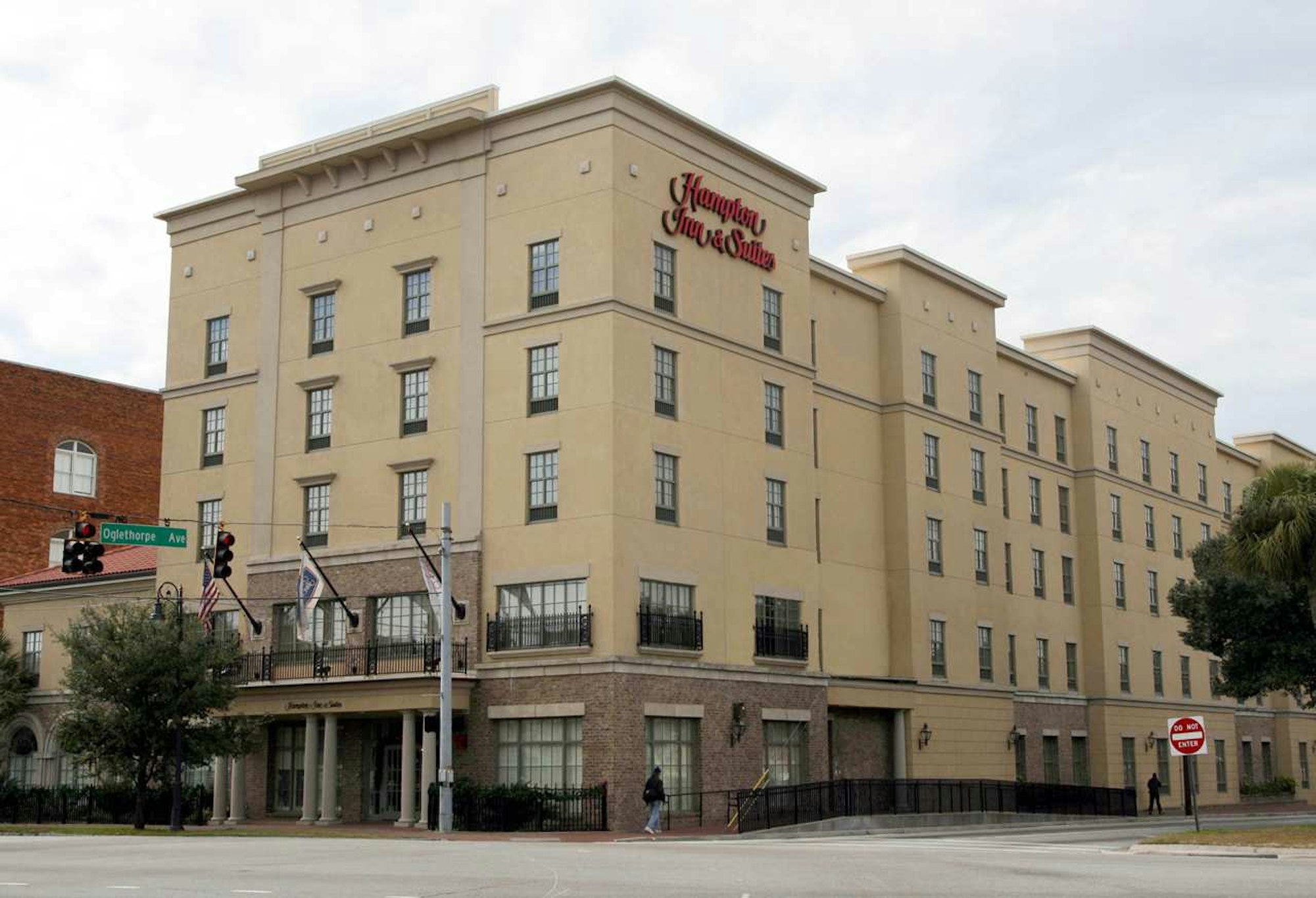 Hampton Inn and Suites Savannah Historic District 2/77