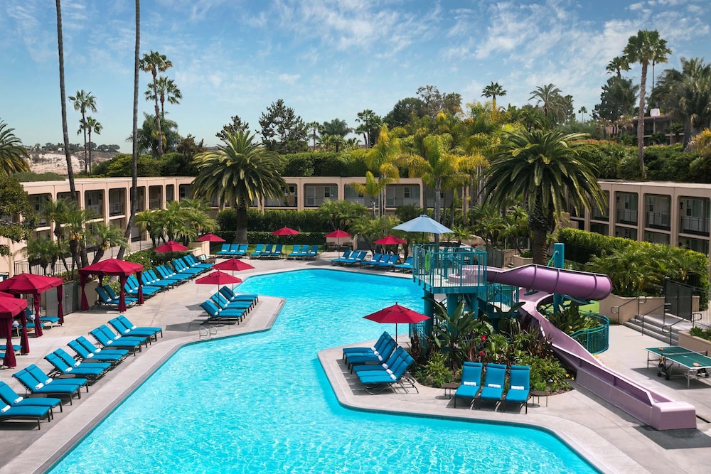 Hyatt Regency Newport Beach Hotel 9/75