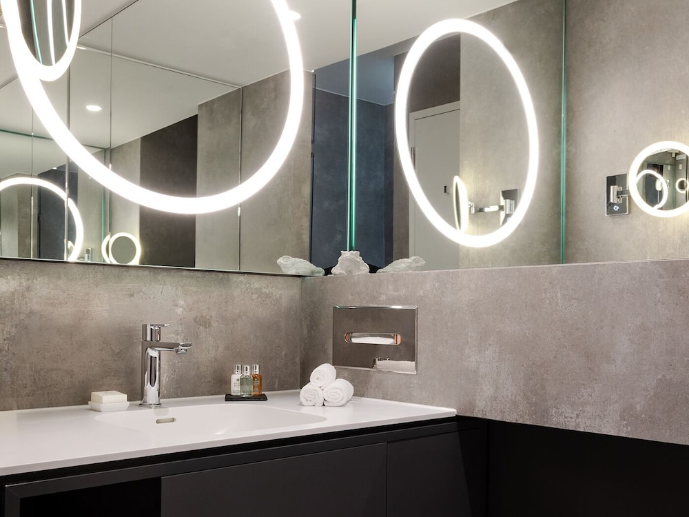 Lounge, Deluxe, King Bed، KPM Hotel and Residences 6/6
