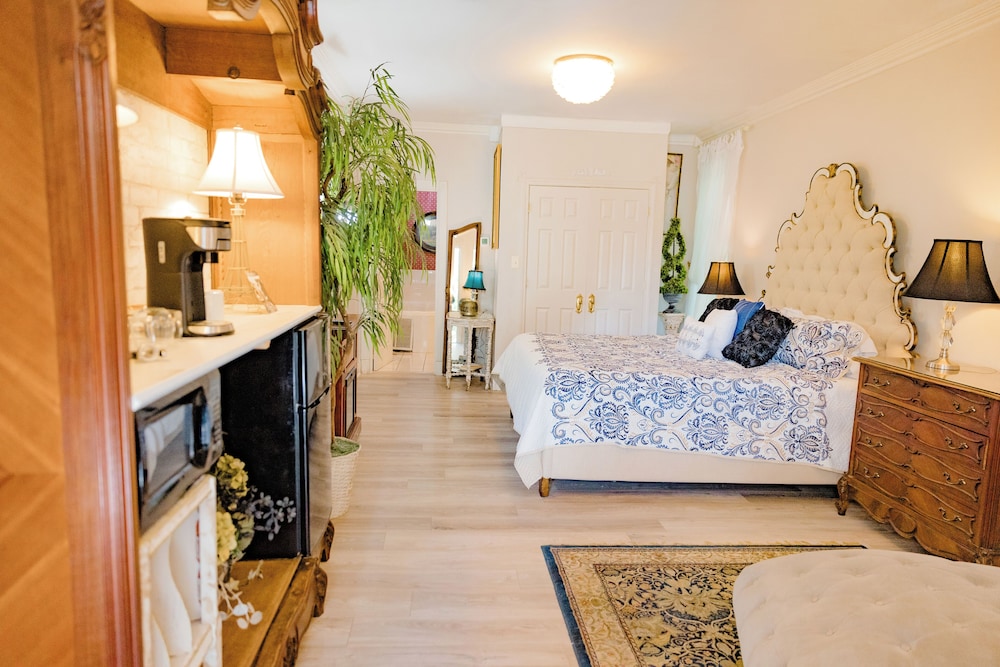 Montgomery Inn BnB 5/50