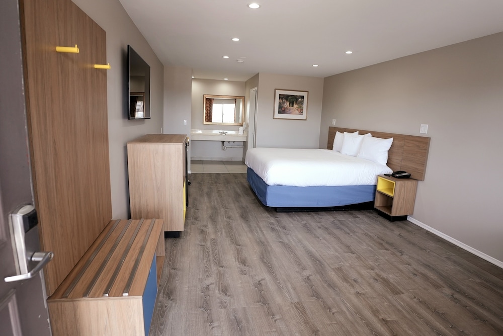 Days Inn By Wyndham Hemet 9/18