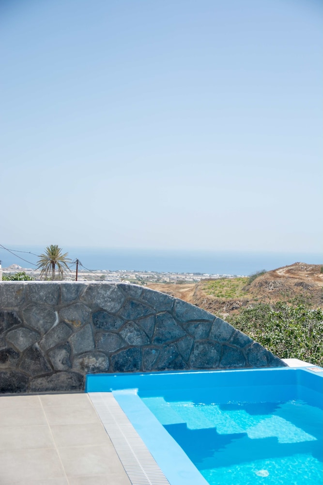 Amphitrite Suites Santorini 58/68