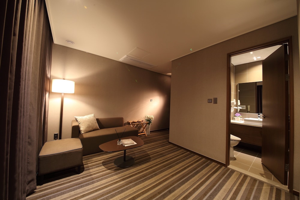 Avon Hotel Gunsan 43/67