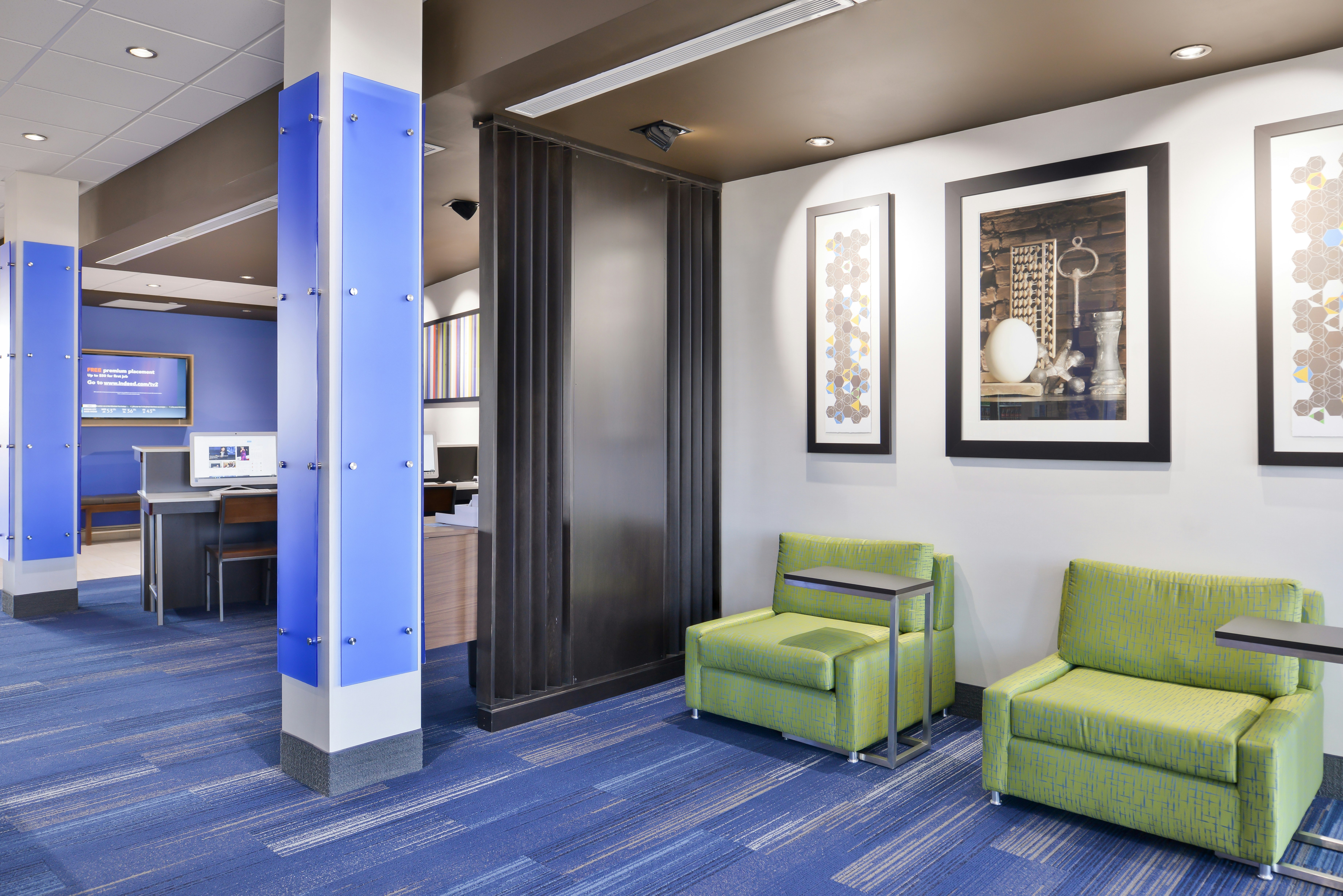 HOLIDAY INN EXPRESS & SUITES KANSAS CITY - LEE'S SUMMIT 20/30