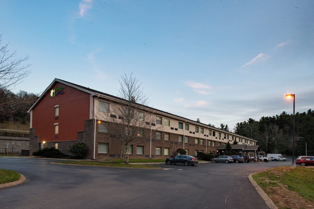 Holiday Inn Express Blowing Rock South 44/50