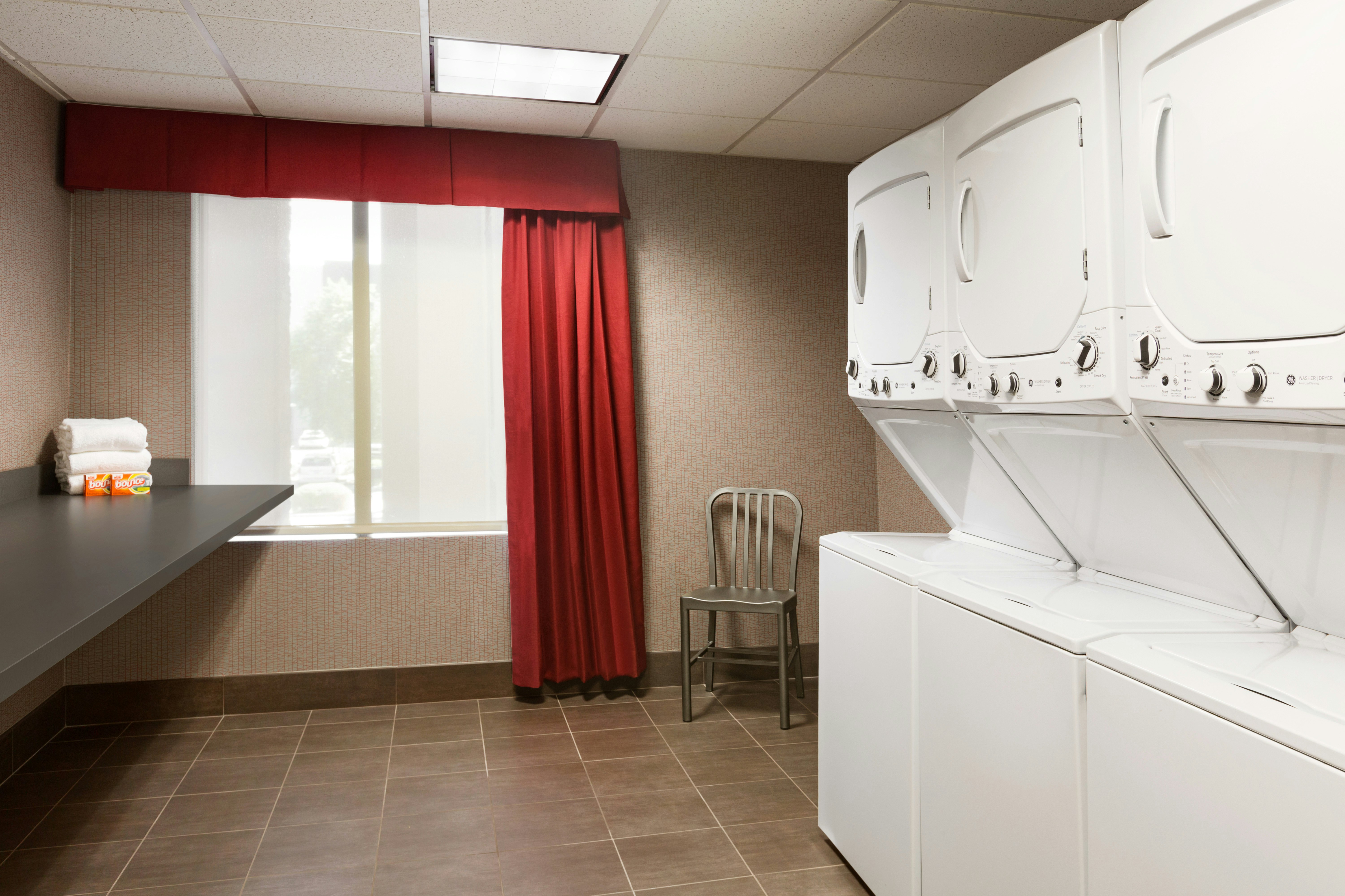 Hampton Inn And Suites Phoenix Glendale Westgate Az 65/65