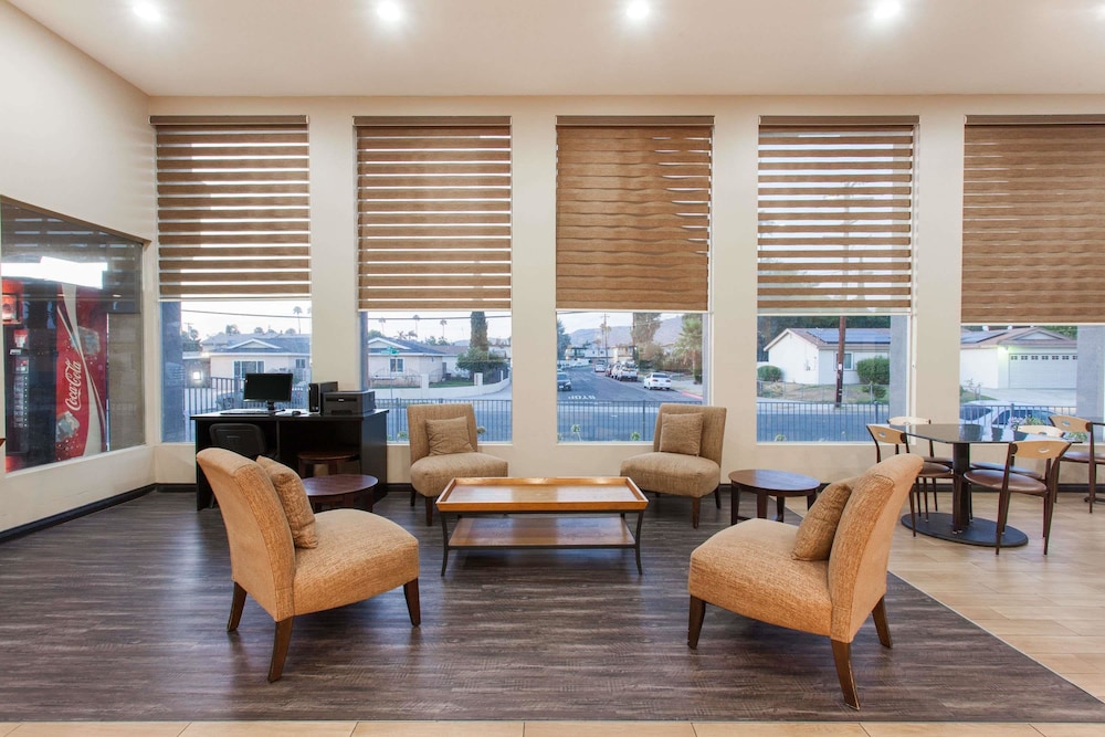 Days Inn by Wyndham San Diego-East/El Cajon 43/56