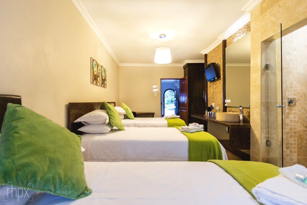 OR Tambo Guest House 26/49