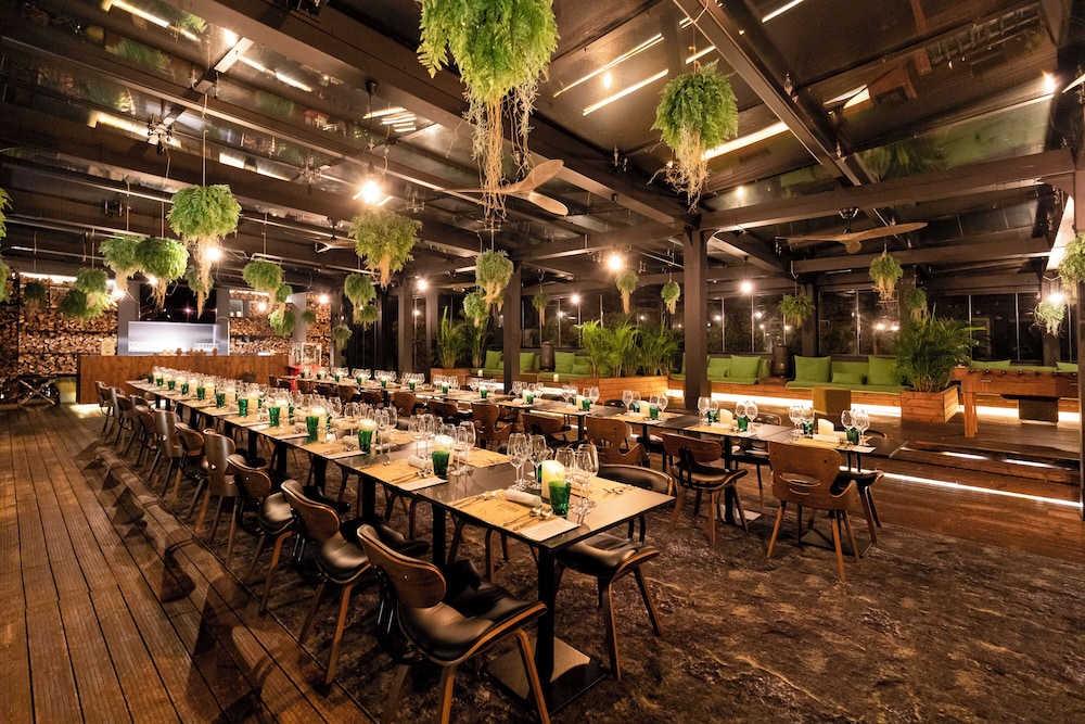 restaurant cafeteria