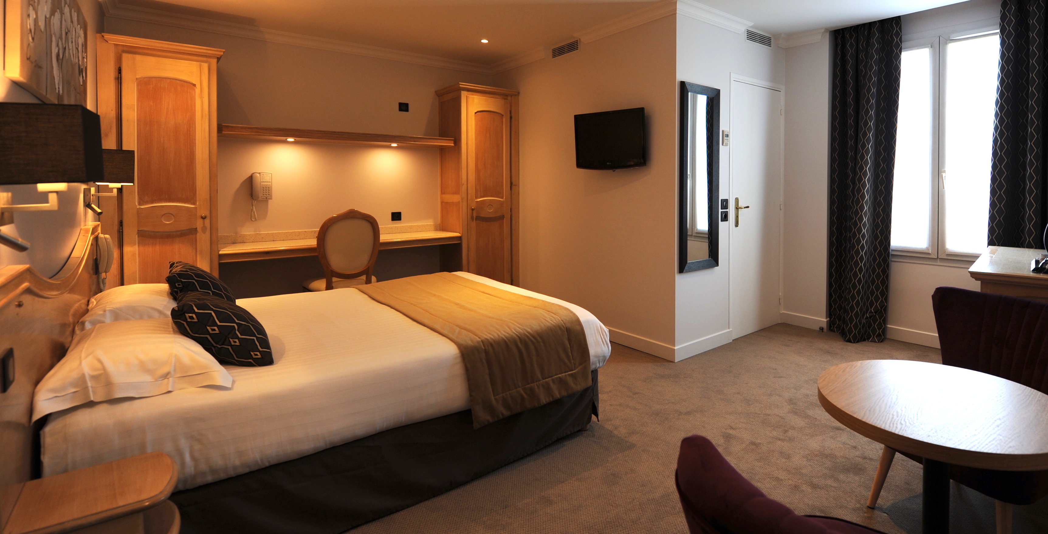 Deluxe, Double Bed