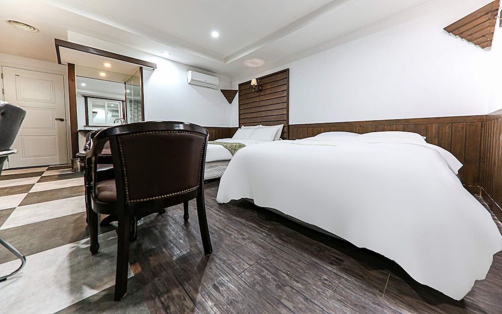 Cheonan Business Hotel 12/50