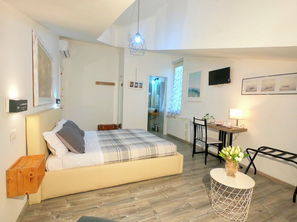 ROOM, TRIPLE