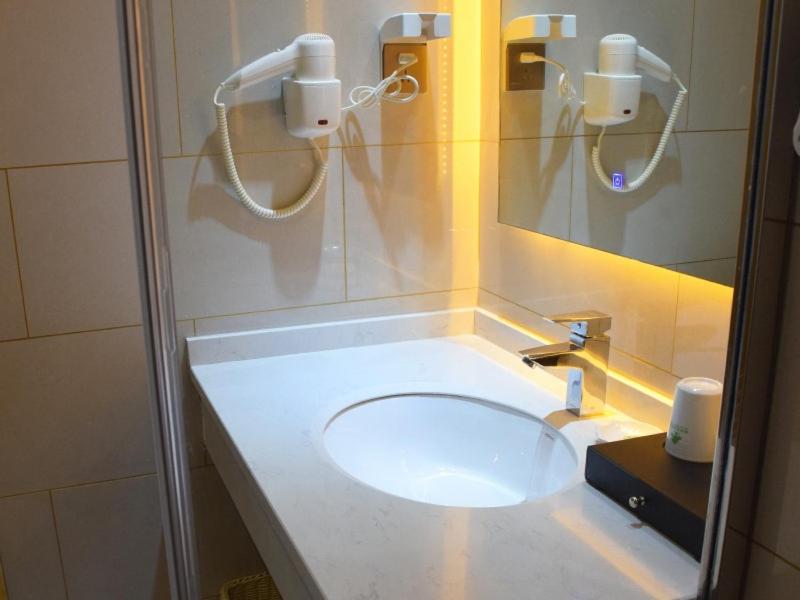 GreenTree Inn Suzhou Yongqiao District Nanxiang Hengtai City 21/25