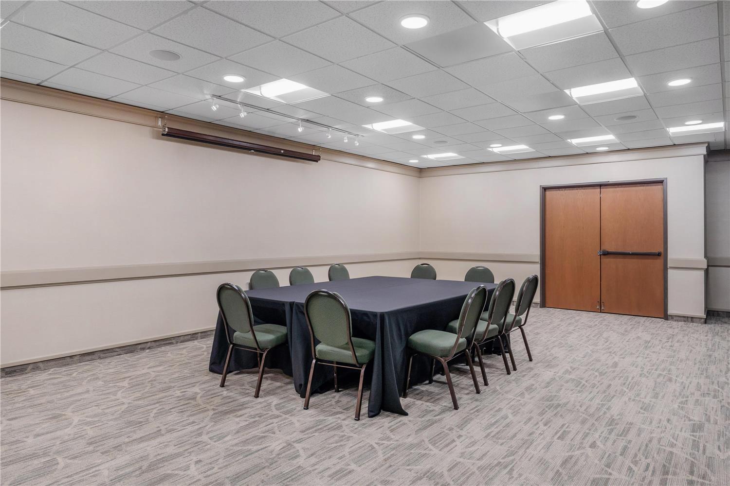 Best Western Plus Oak Harbor Hotel & Conference Center 28/41