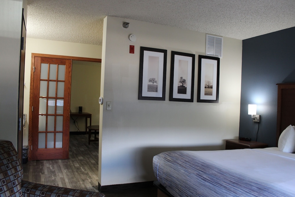 AmericInn by Wyndham Windsor Ft. Collins 32/62