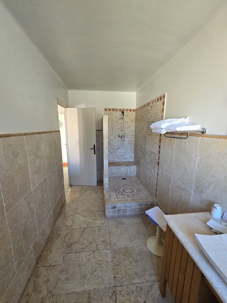 Auberge Les Arômes 23/45