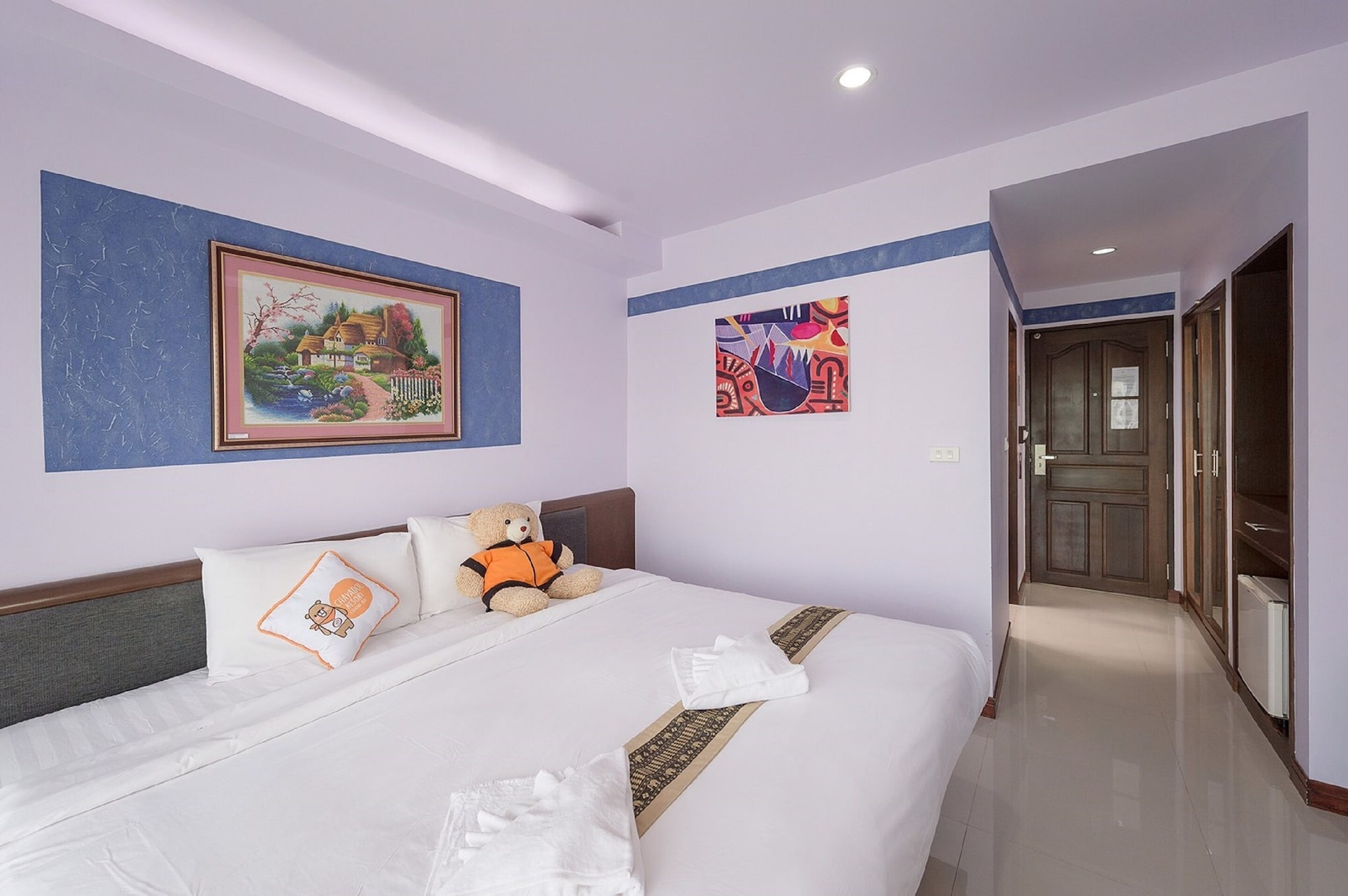 DELUXE, KING BED