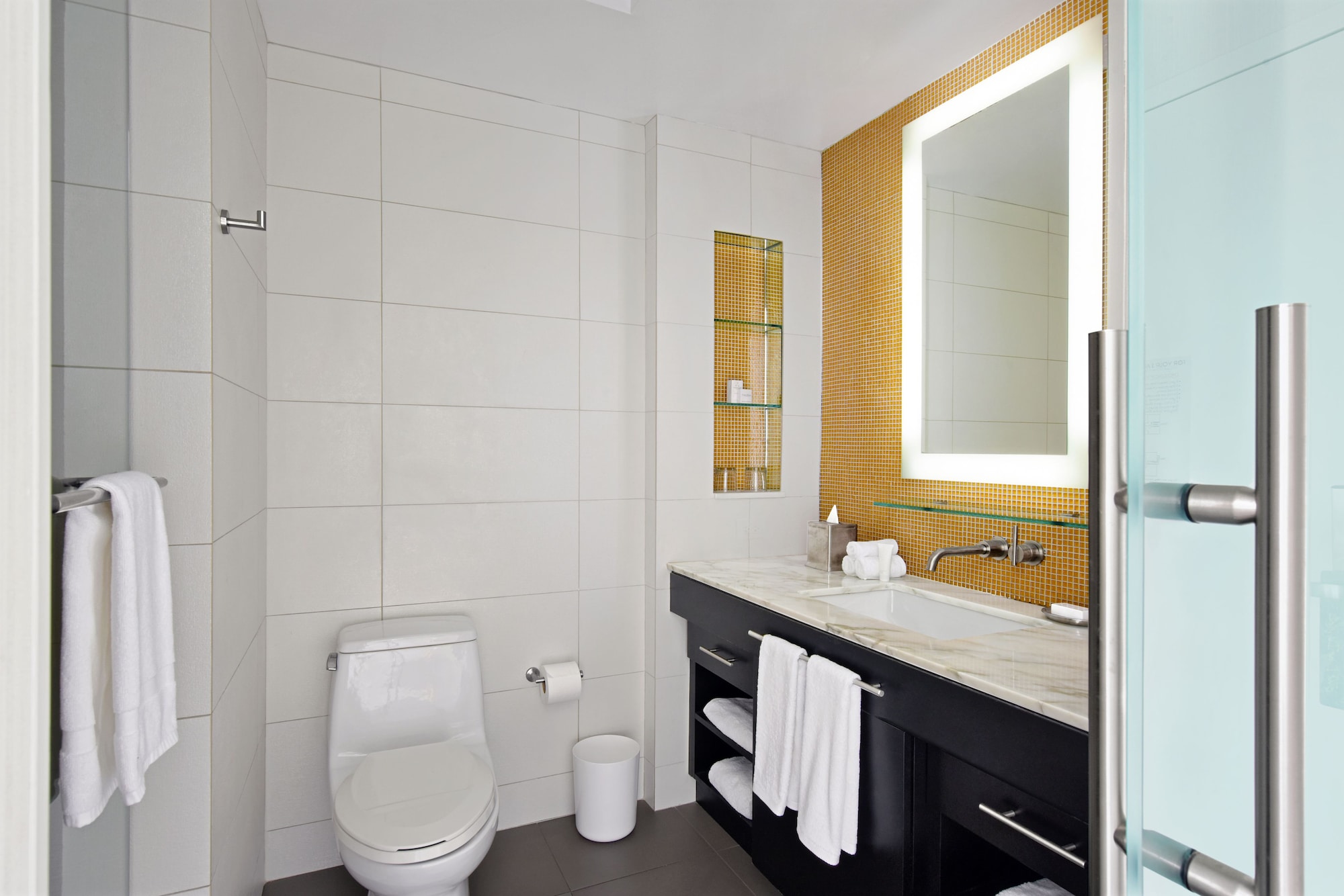 غرفة سوبيريور بسرير كوين بإطلالة جزئية على البحر، Hotel Breakwater South Beach 5/6