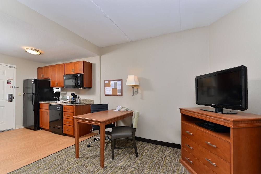 CANDLEWOOD SUITES BLUFFTON - HILTON HEAD 51/73