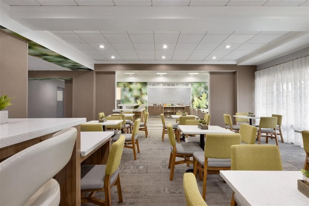 Four Points by Sheraton Alexandria 34/50