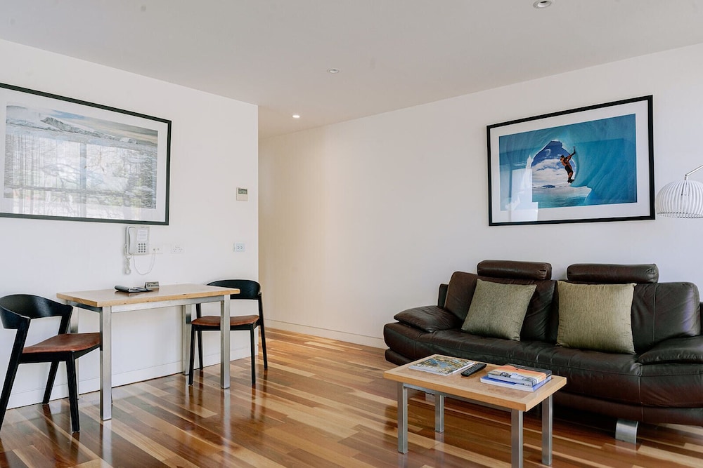 Salamanca Wharf Hotel 62/66