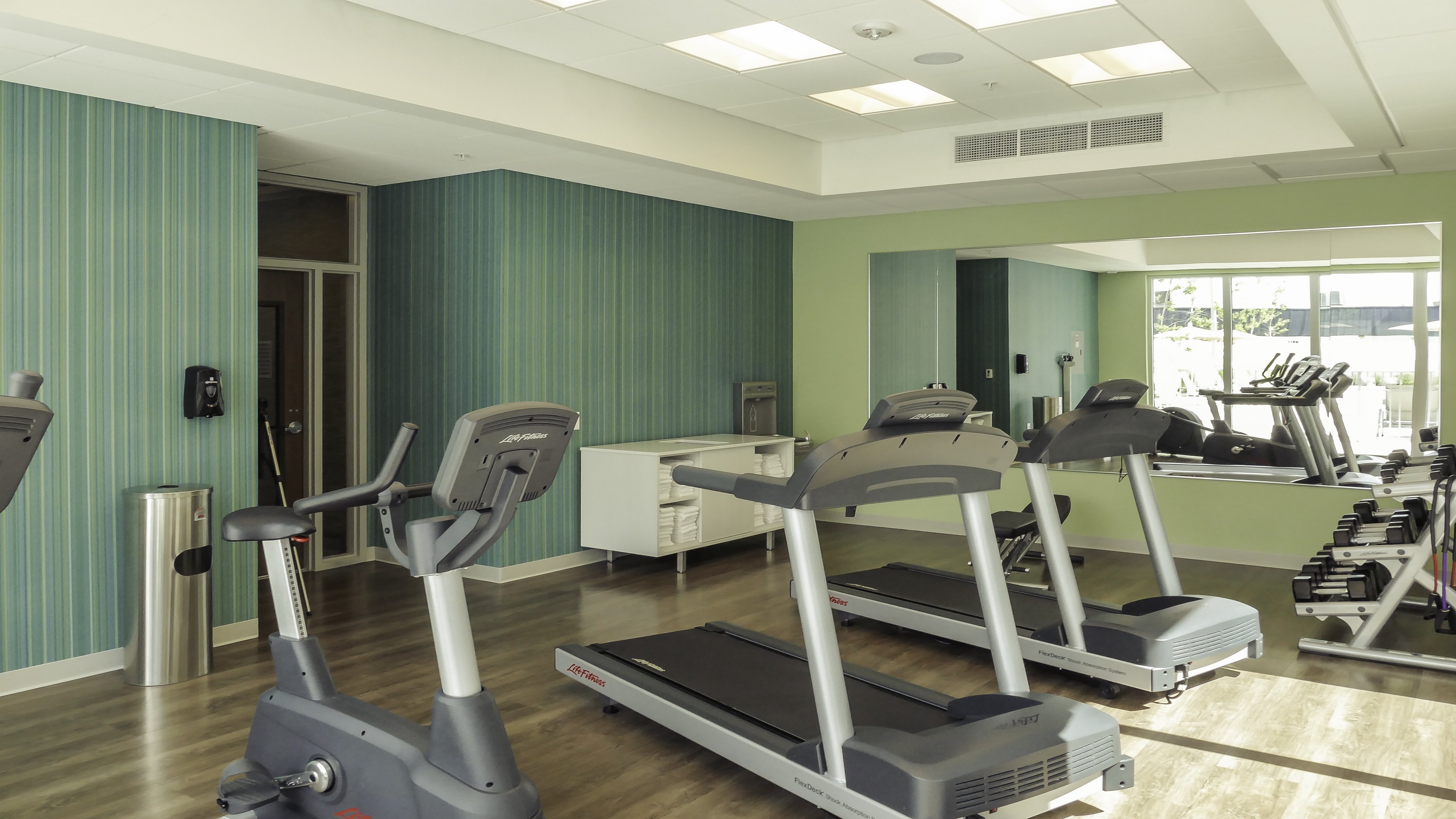 Holiday Inn Express & Suites Miami Airport East 43/69