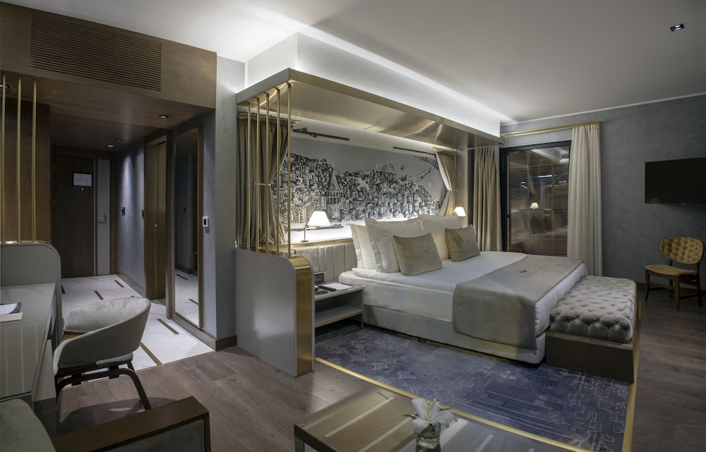 The Wings Hotel 27/71