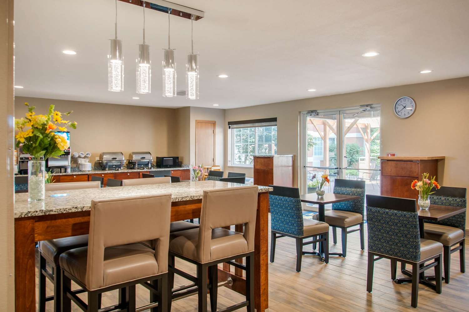 MainStay Suites Dubuque at Hwy 20 33/36