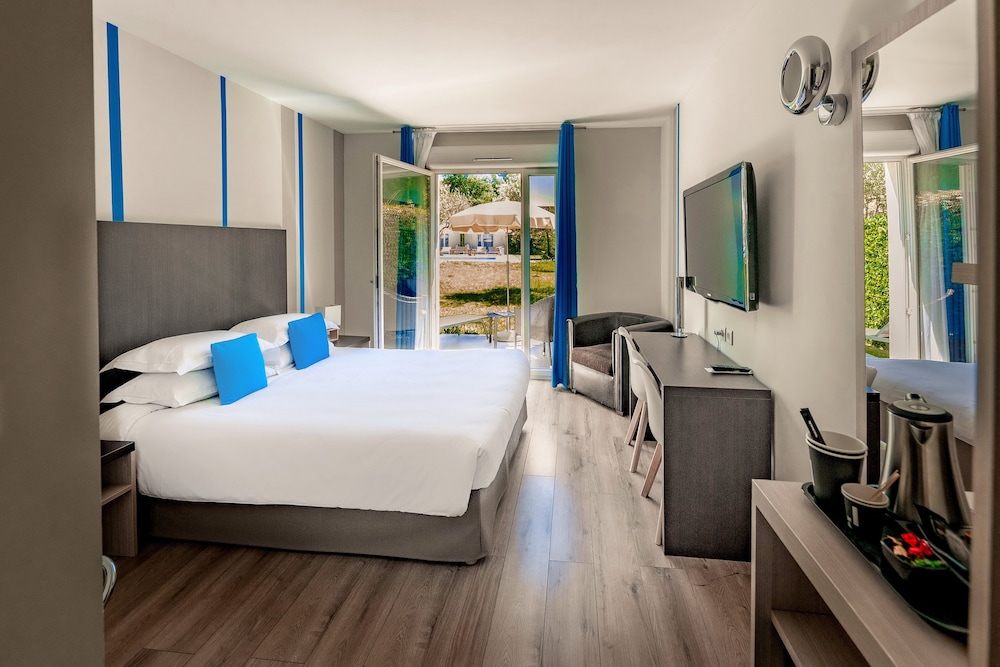 Hotel Le Mas Du Golf 27/77