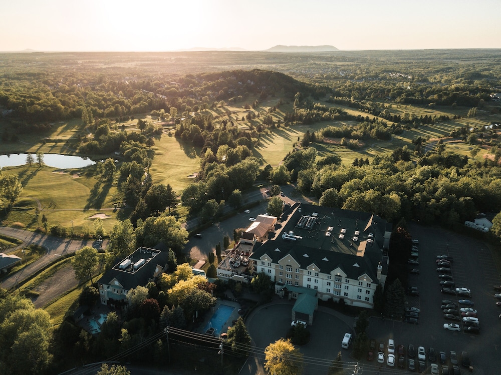 Chateau Bromont 21/38