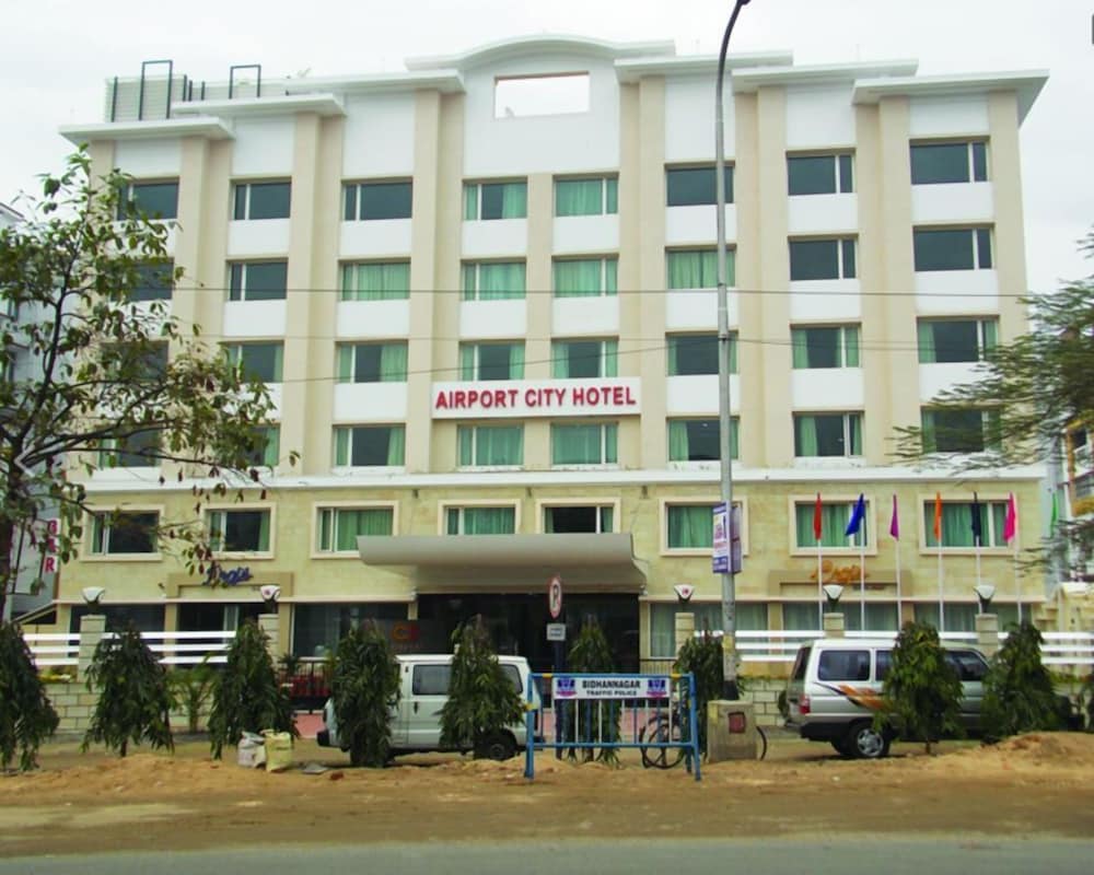 Airport City Hotel 1/35