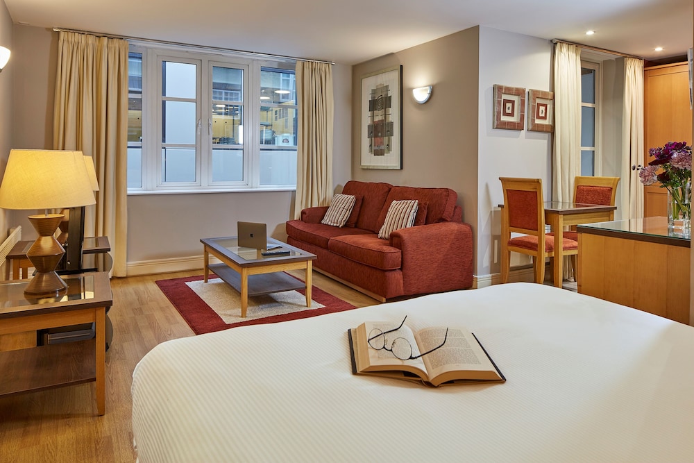 STUDIO, QUEEN BED