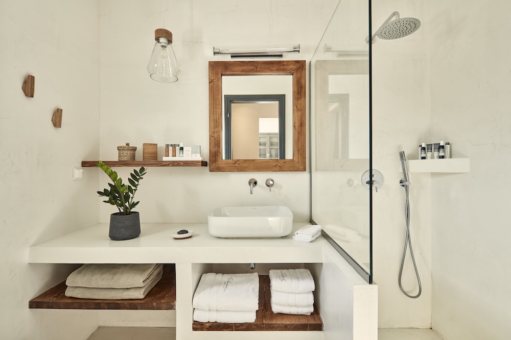 Parian Boutique Hotel 46/48
