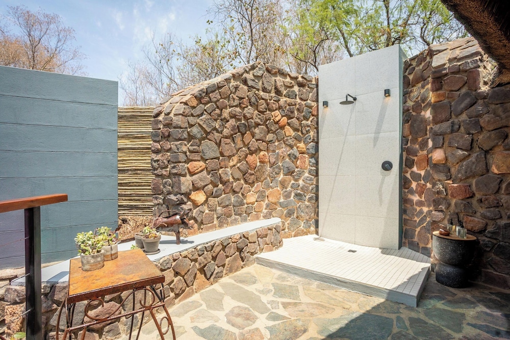Tuningi Safari Lodge 15/50