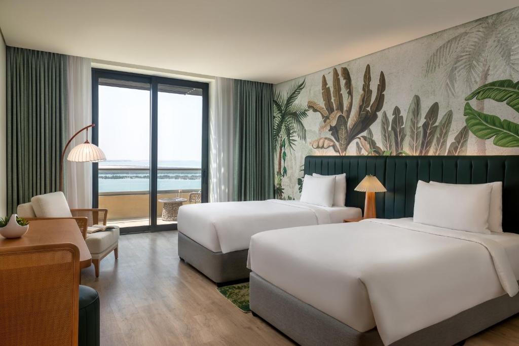 2 Twin Deluxe Sea View Balcony Theme Park Access