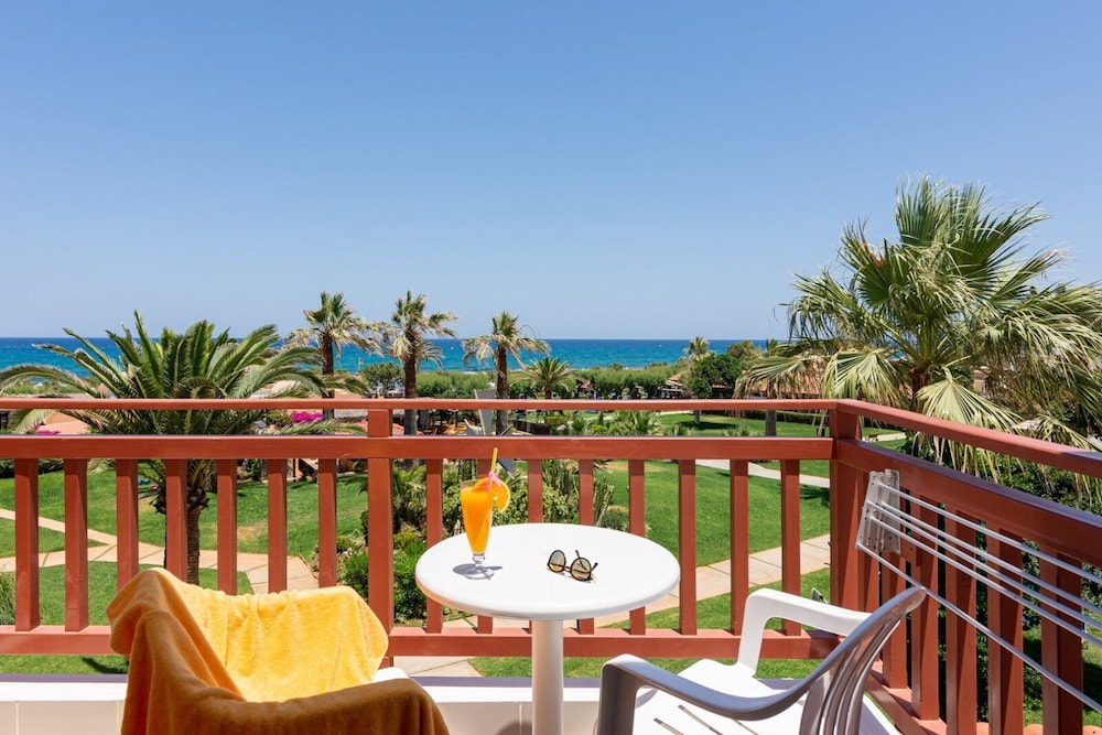 Anissa Beach and Village Hotel 7/80