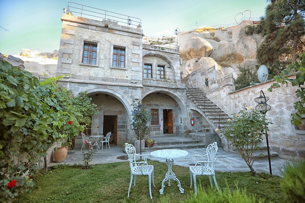 Traveller Apos S Cave Hotel 67/76