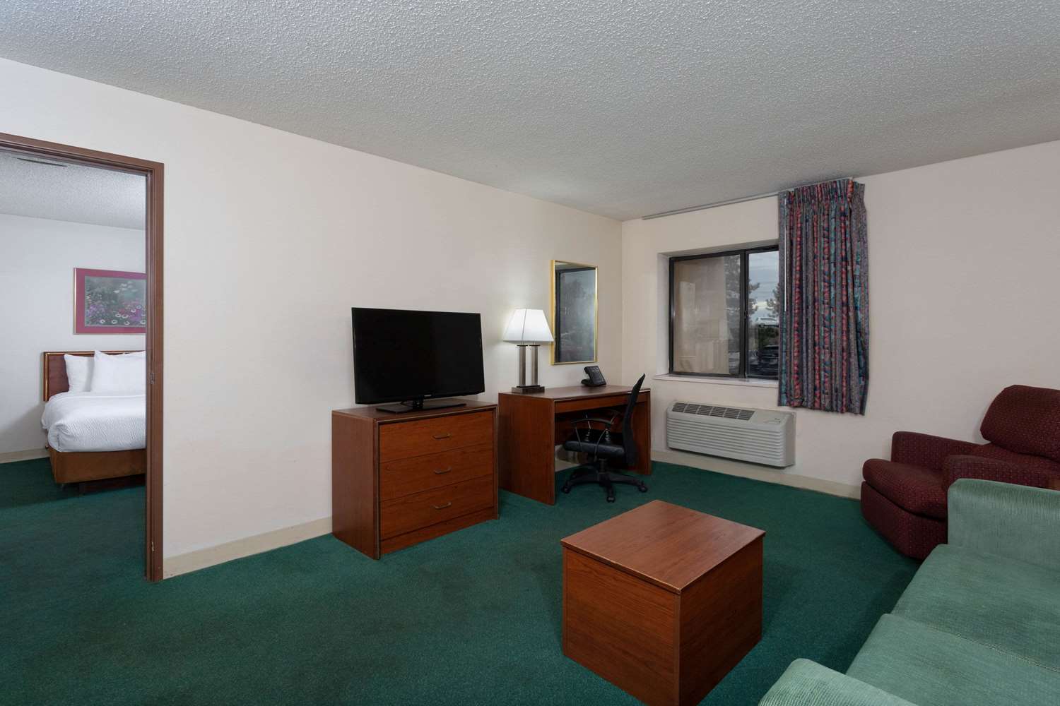 Norwood Inn & Suites by BlissPoint 19/38