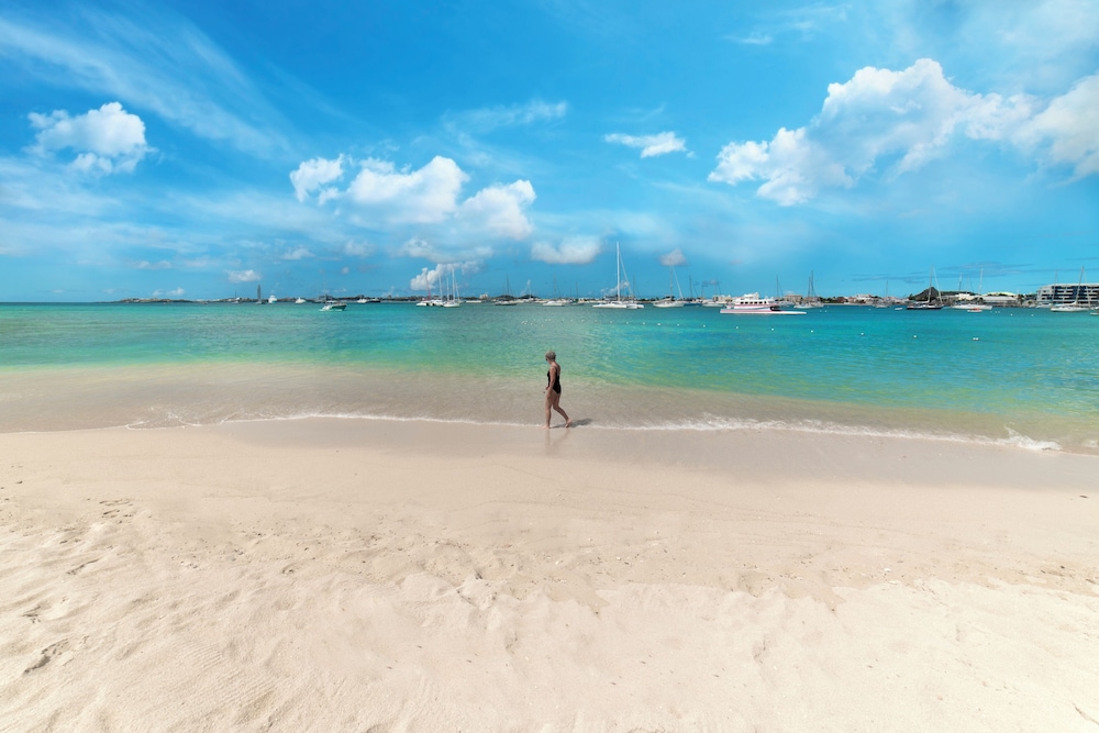 Simpson Bay Resort, Marina & Spa 92/95