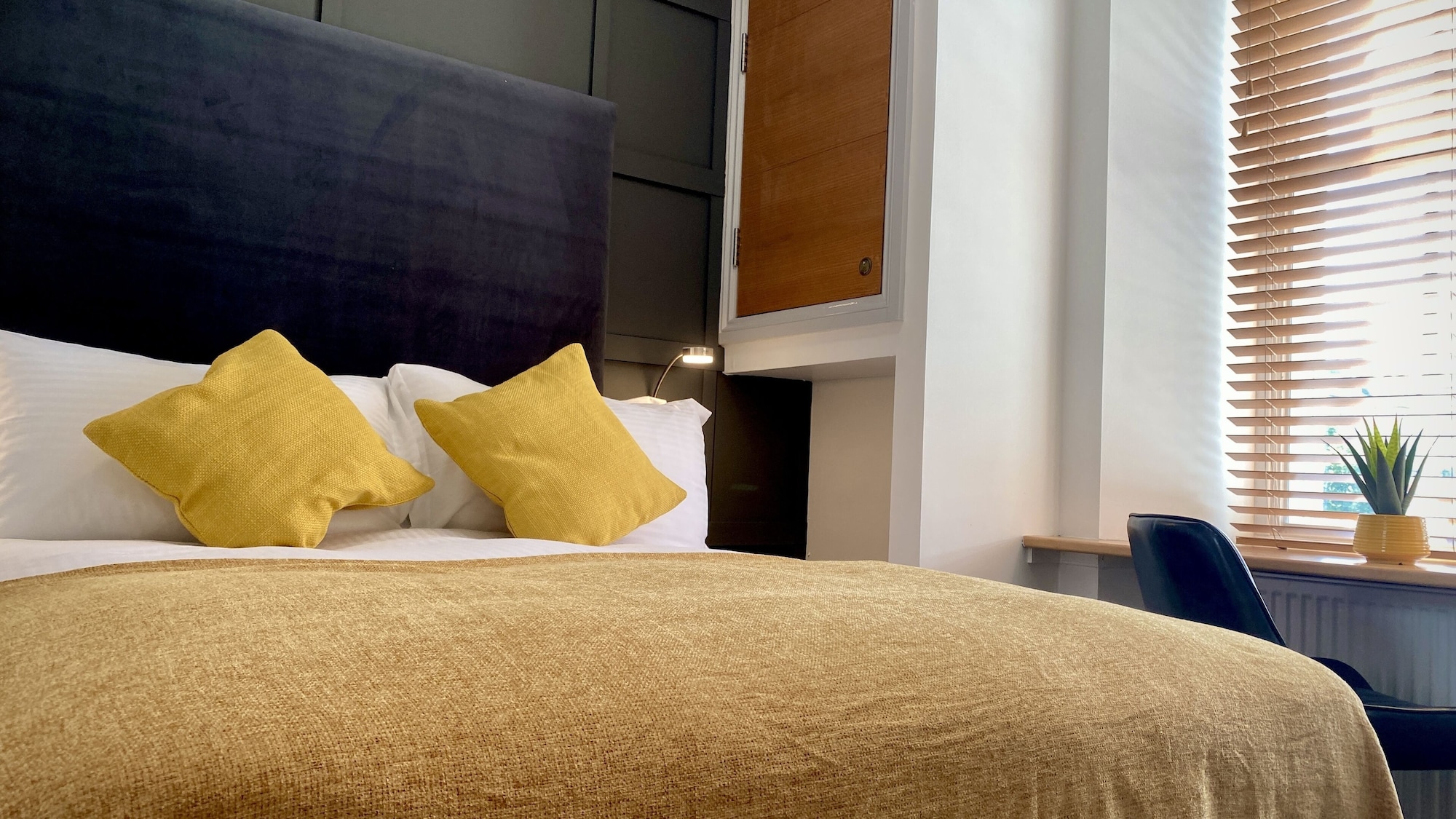 2 BEDROOMS, CITY, APARTMENT