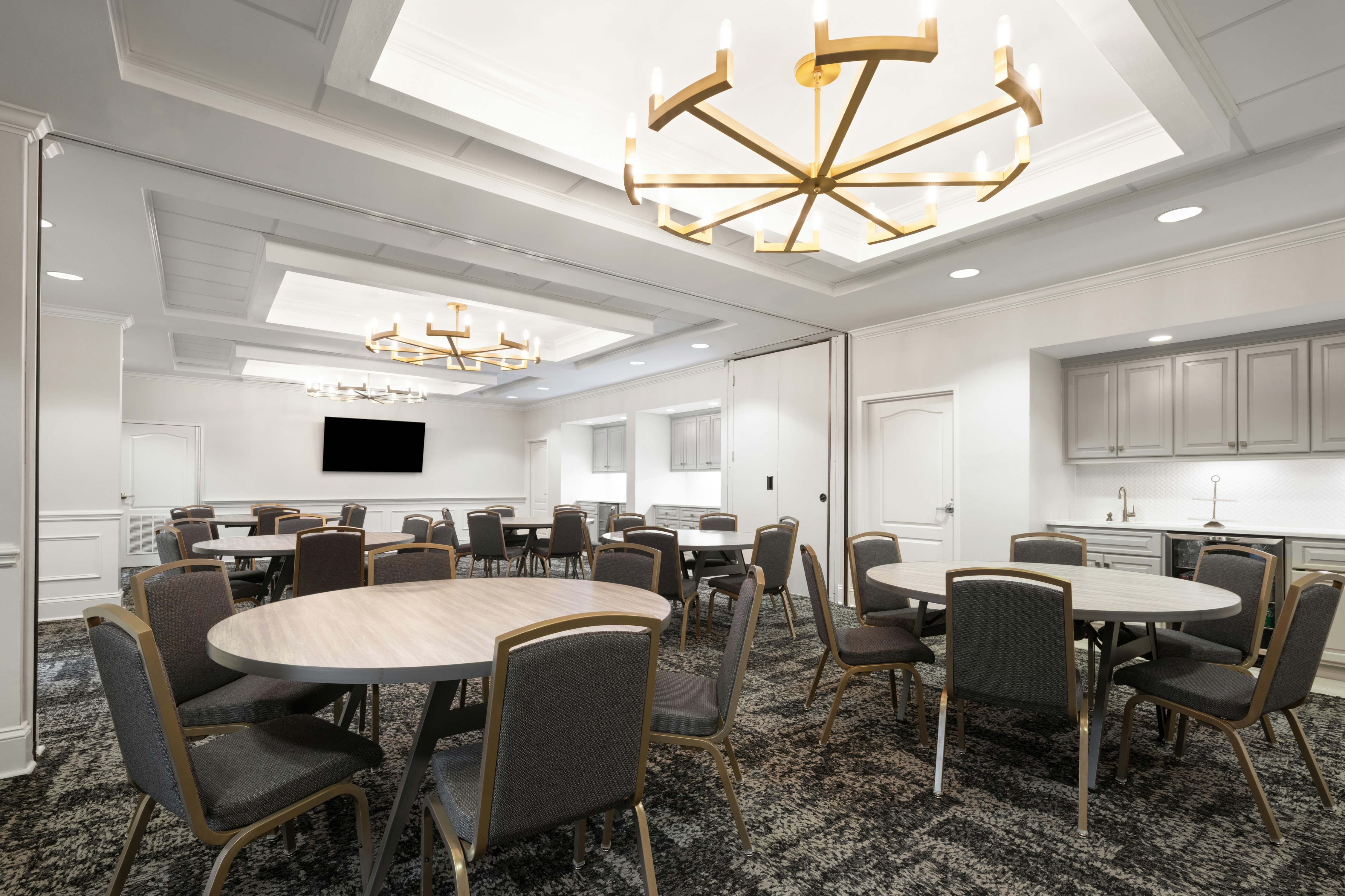 Hampton Inn & Suites-Charlotte/SouthPark at Phillips Place 16/24