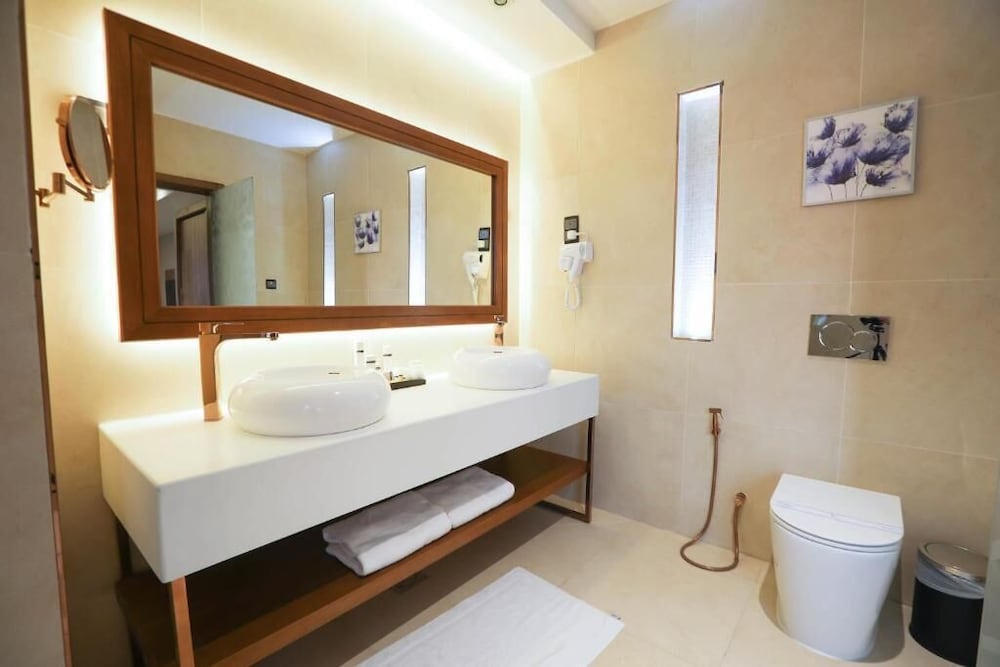 V Boutique Hotel 21/23