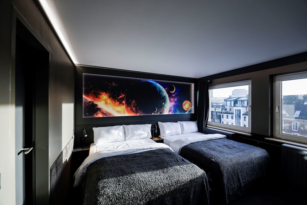 Sleephotels Cosmos 12/41